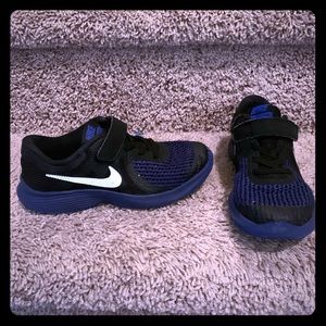 Youth Boys Nike’s ! Great Condition!